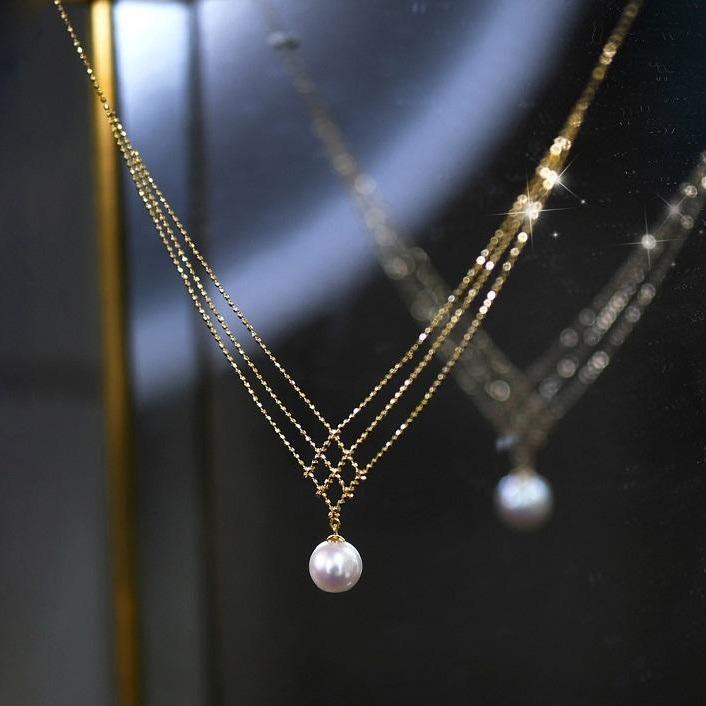 Rang de perles japonaises de luxe au style intemporel