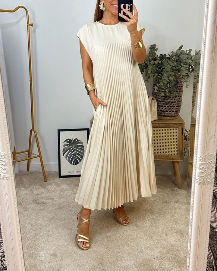 Robe unie simple, plissée et sans manches