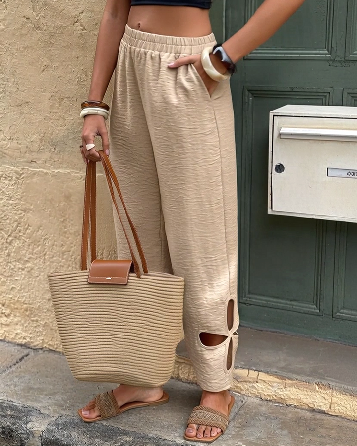 Pantalon décontracté à motif floral texturé et ourlet découpé