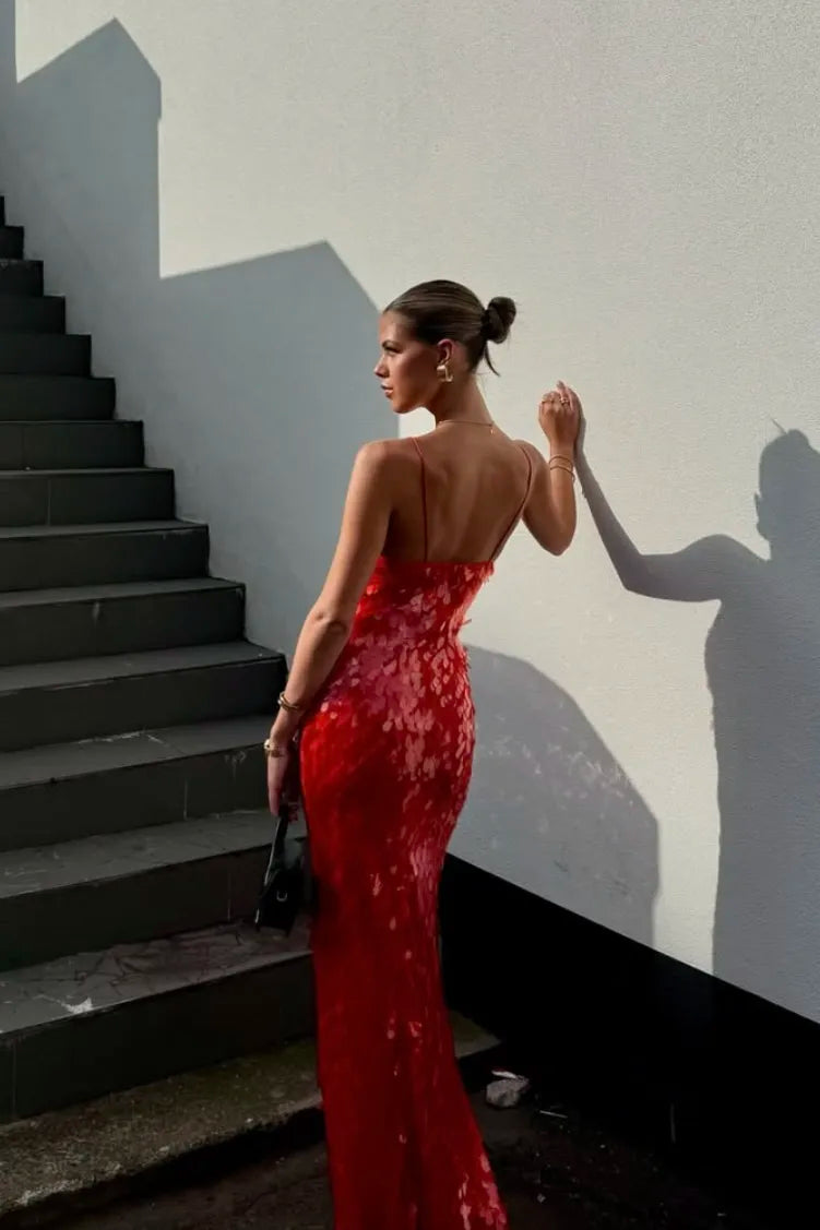 Robe à bretelles dos nu à sequins scintillants