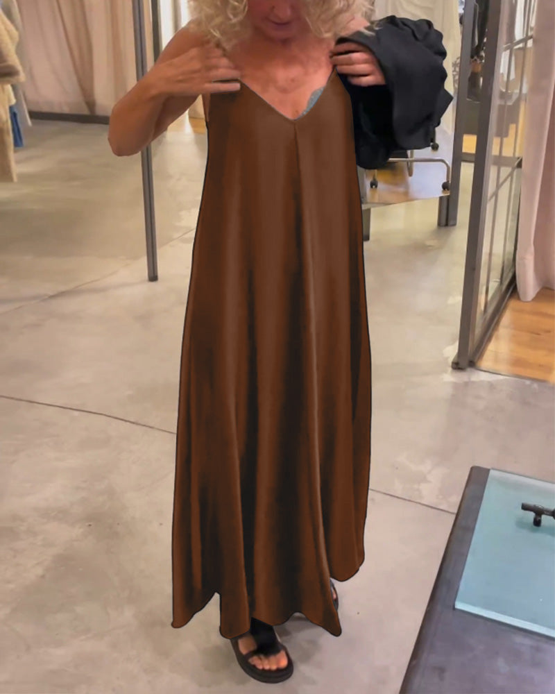 Ensemble deux pièces : haut uni et robe à bretelles
