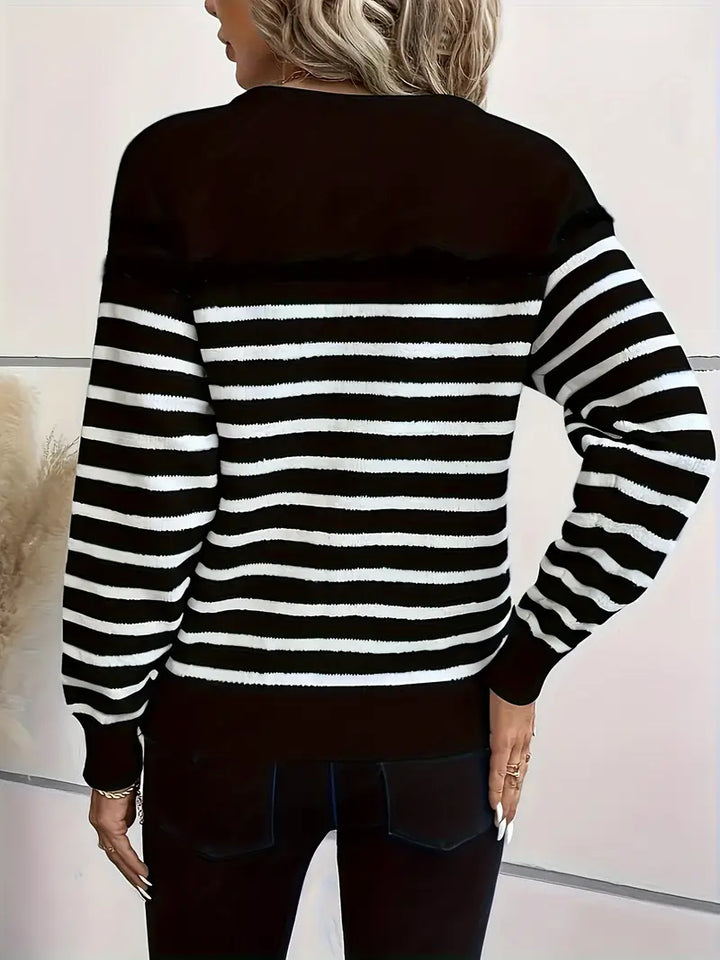 Pull rayé boutonné sur le devant