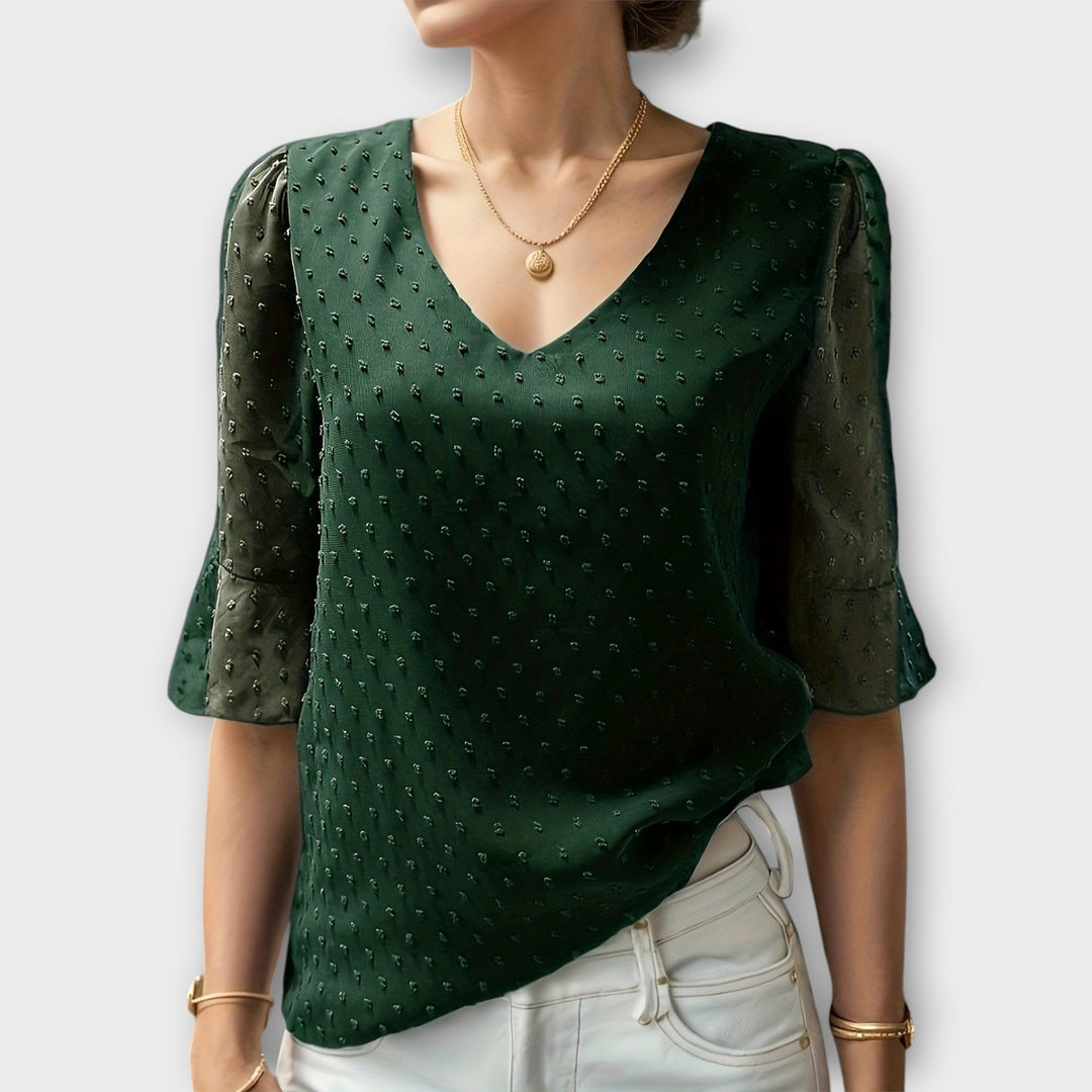 Blouse à encolure profonde – pièce phare à toucher doux pour les soirées élégantes ou le style du week‑end