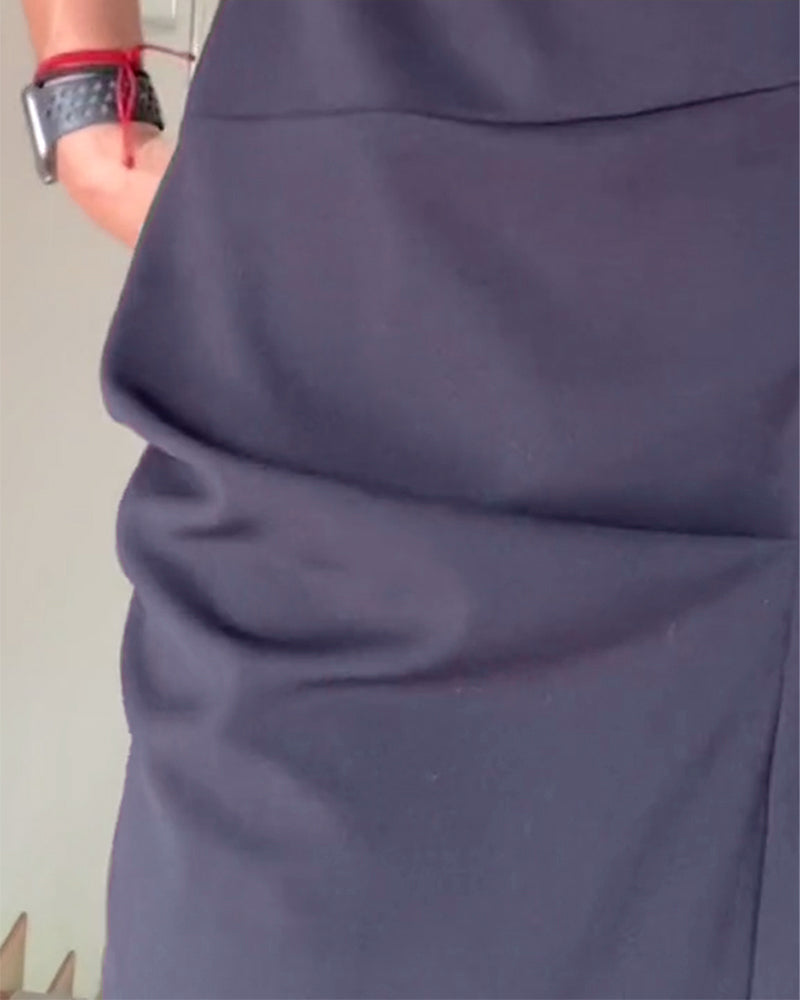 Robe élégante à col rond, plissée, couleur unie