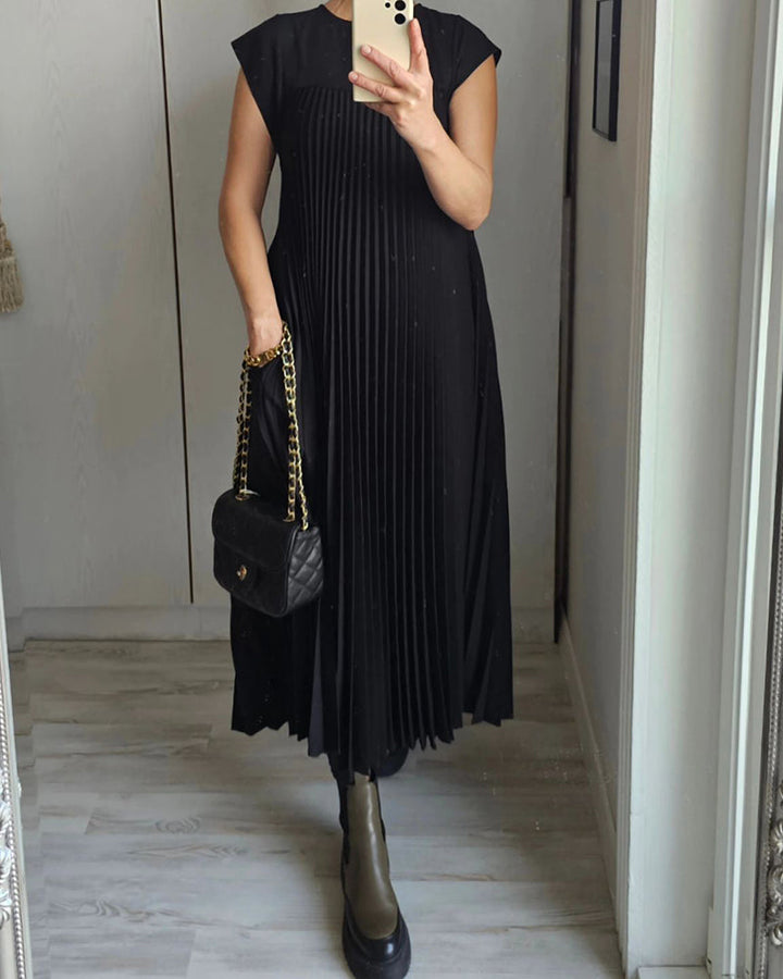 Robe unie simple, plissée et sans manches
