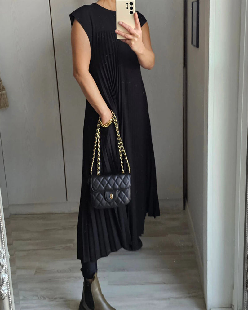 Robe unie simple, plissée et sans manches
