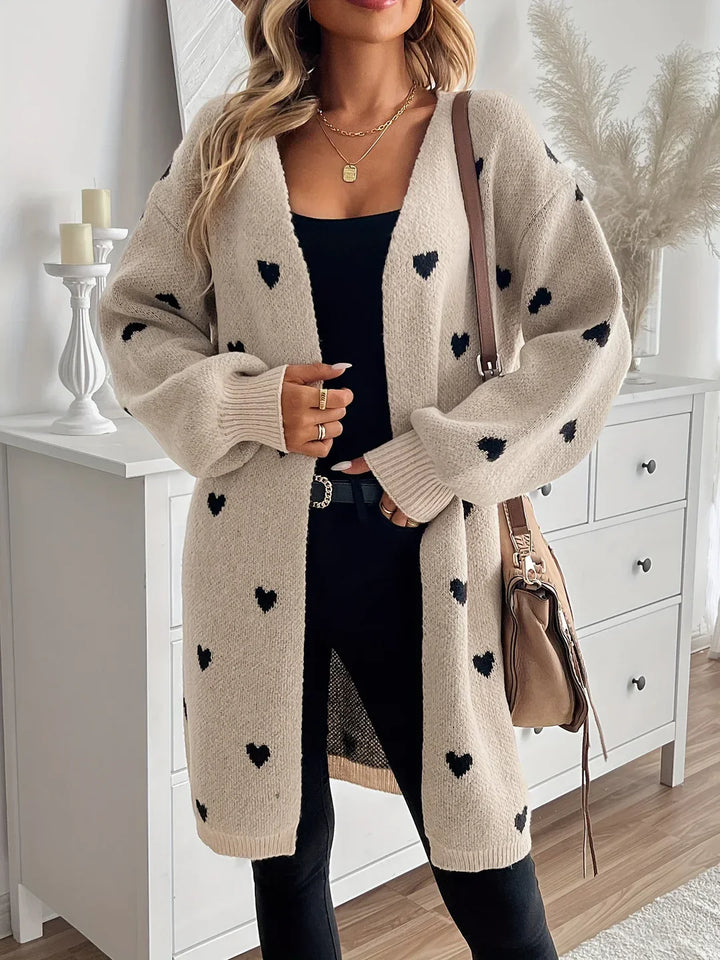 Julia – Cardigan douillet à motif de cœurs