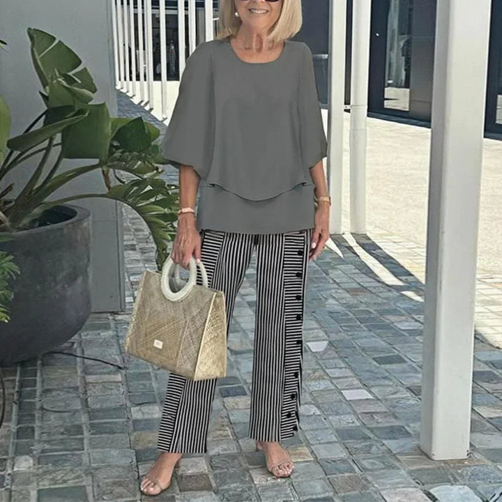 Ensemble assorti minimaliste avec touche élégante