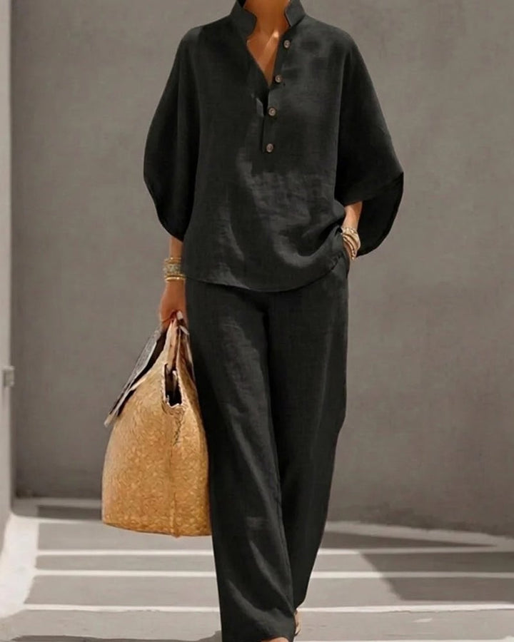 Ensemble pantalon large et haut à col montant et manches chauve-souris