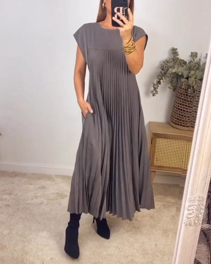Robe unie simple, plissée et sans manches