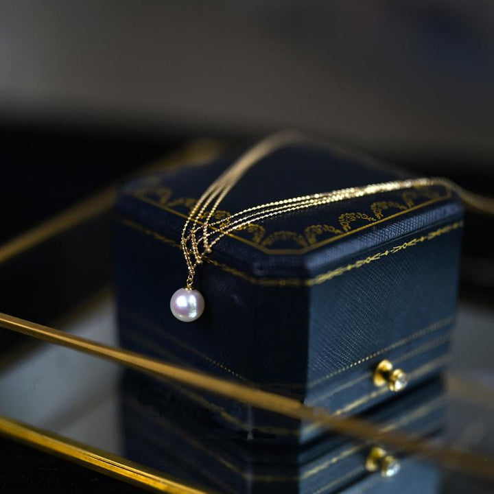 Rang de perles japonaises de luxe au style intemporel