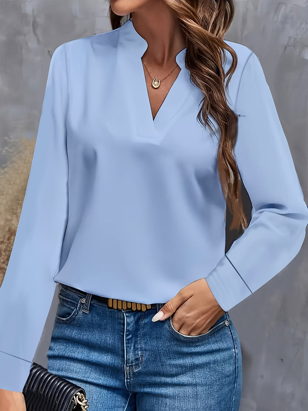 Blouse de bureau élégante en soie à col en V