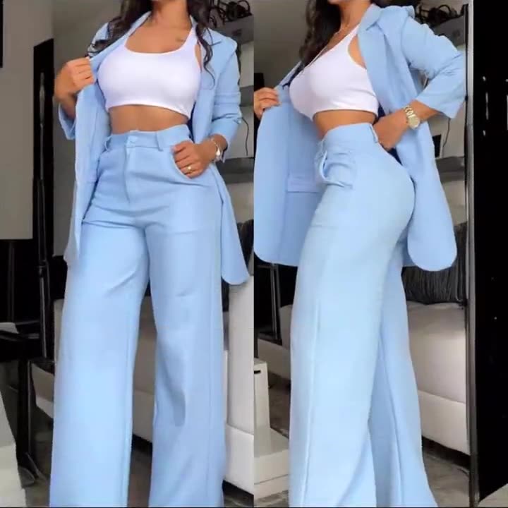 Costume à col pour femme avec pantalon droit