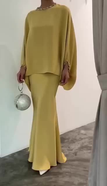 Robe longue jusqu’au sol en perles, deux pièces