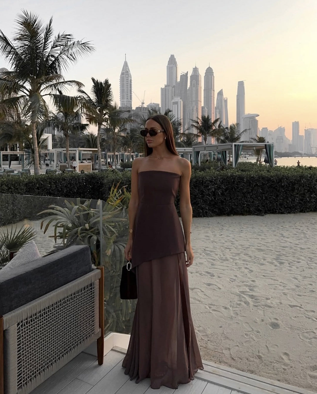 Robe longue asymétrique bustier à empiècements en mesh