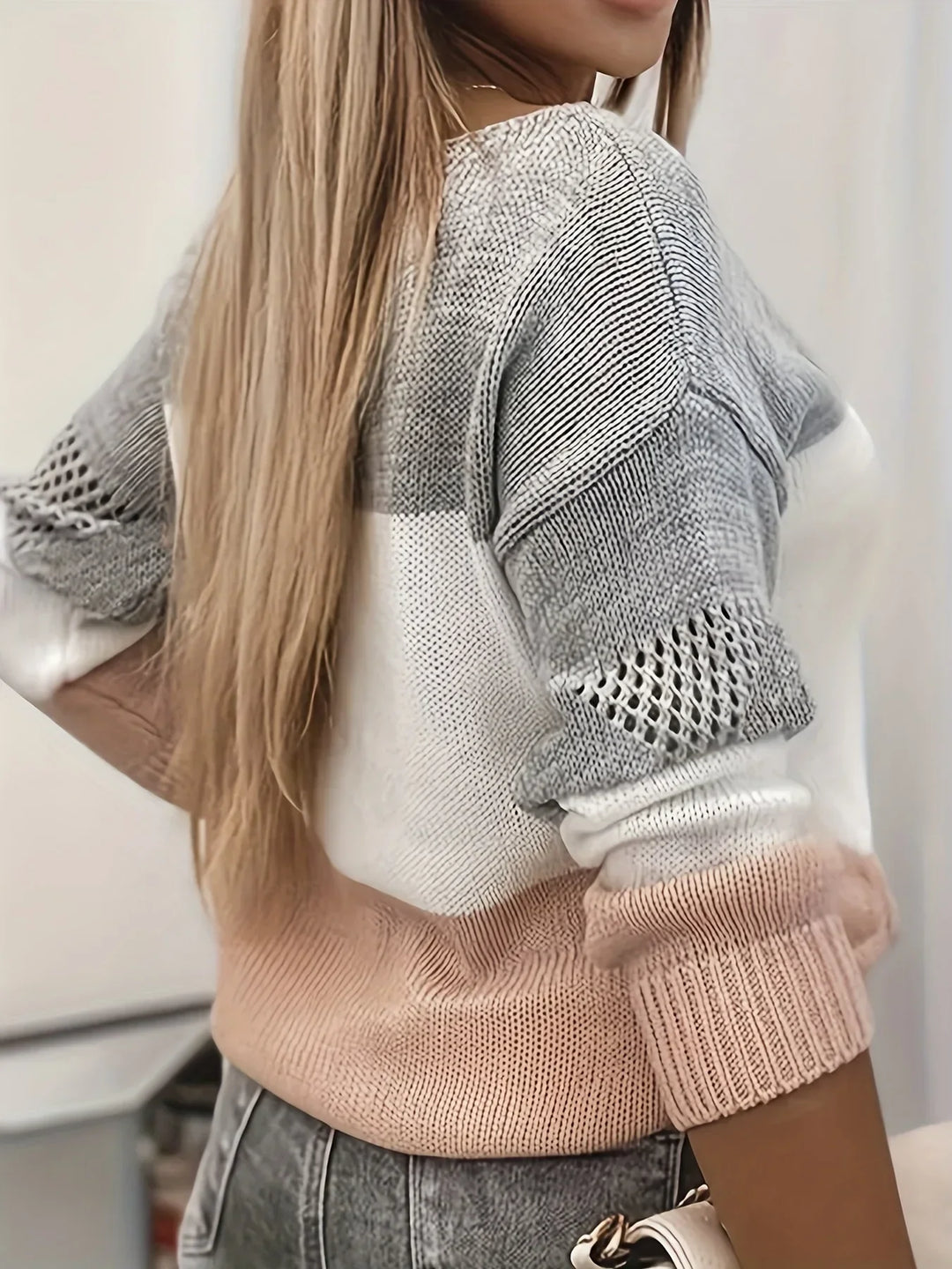 Pull moderne en maille à découpes