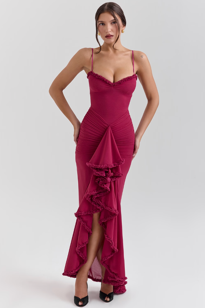 Robe de soirée froncée à volants et ourlet en queue de pie