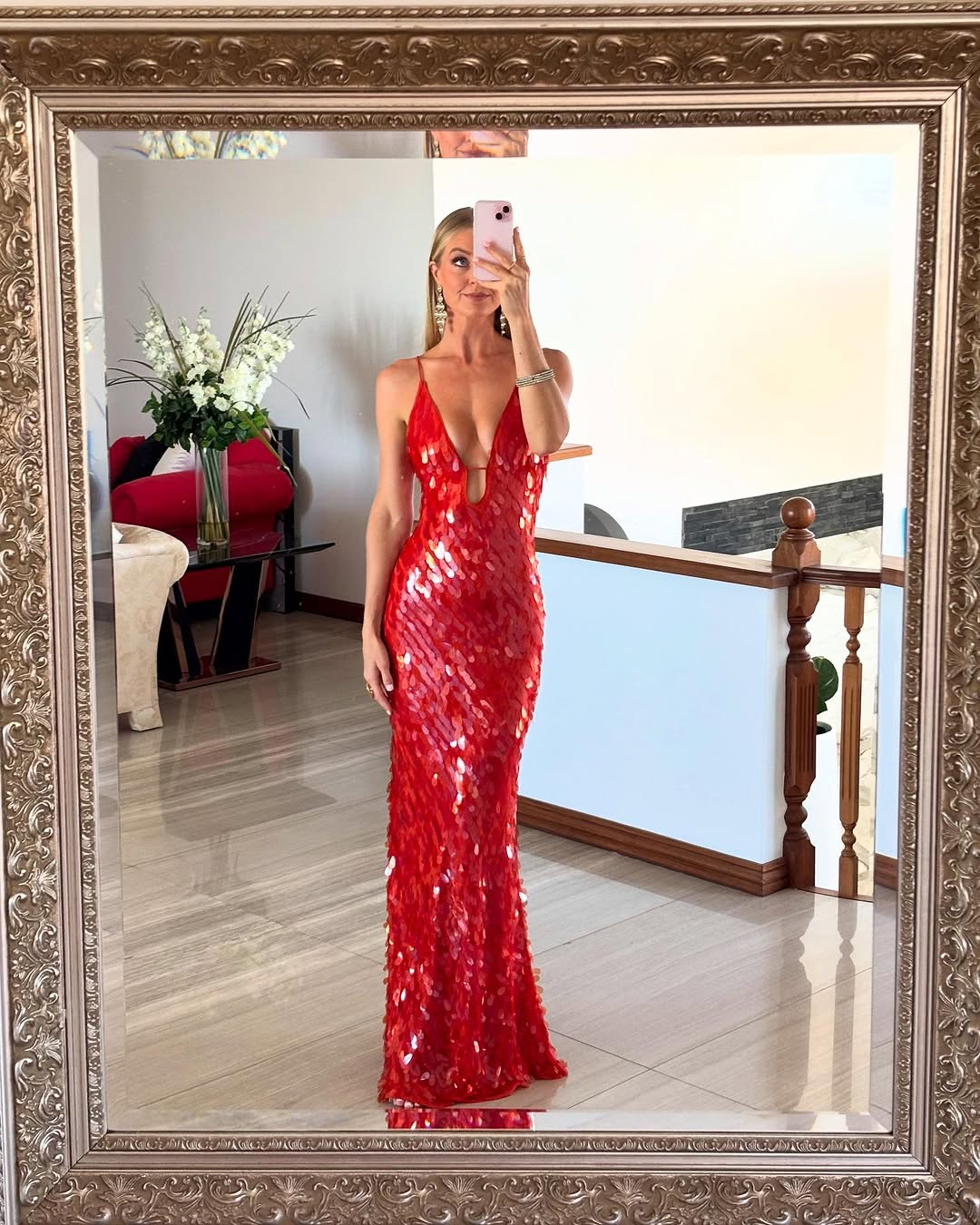 Robe à bretelles dos nu à sequins scintillants