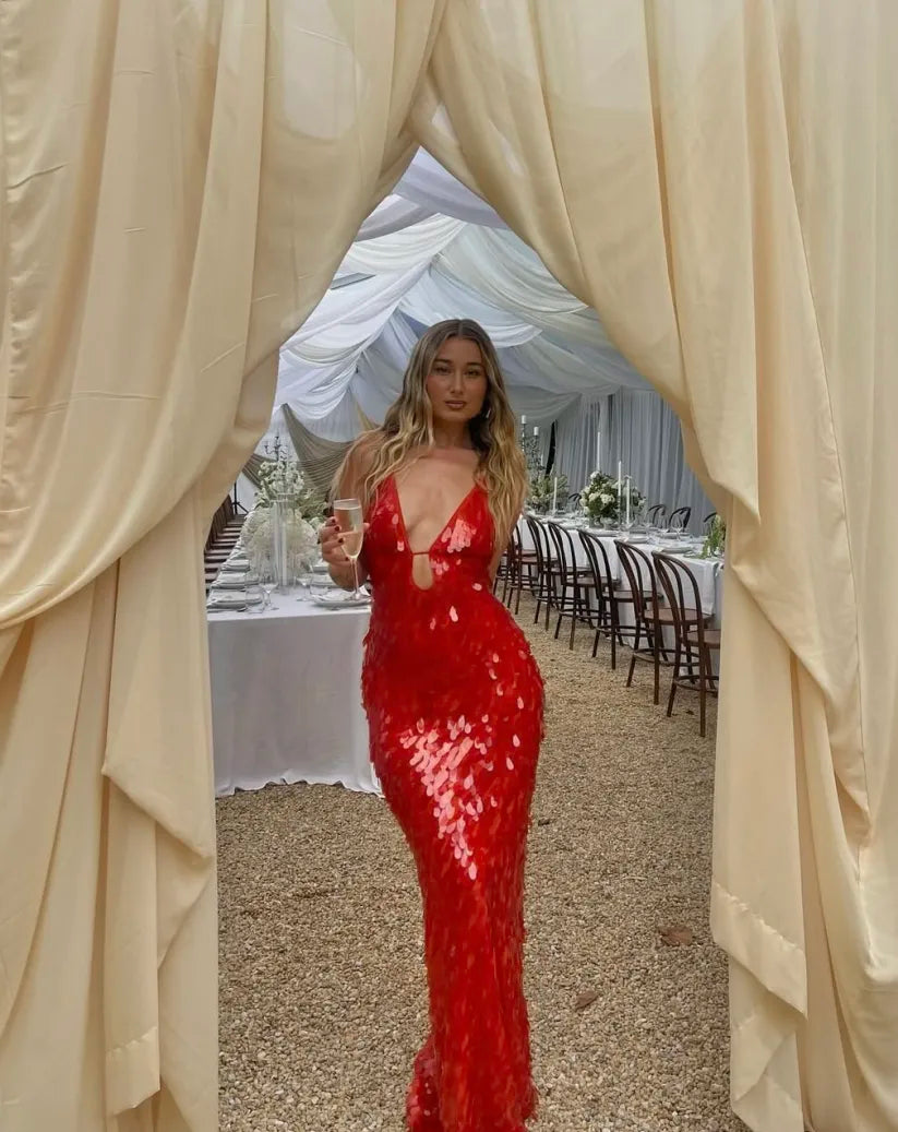 Robe à bretelles dos nu à sequins scintillants