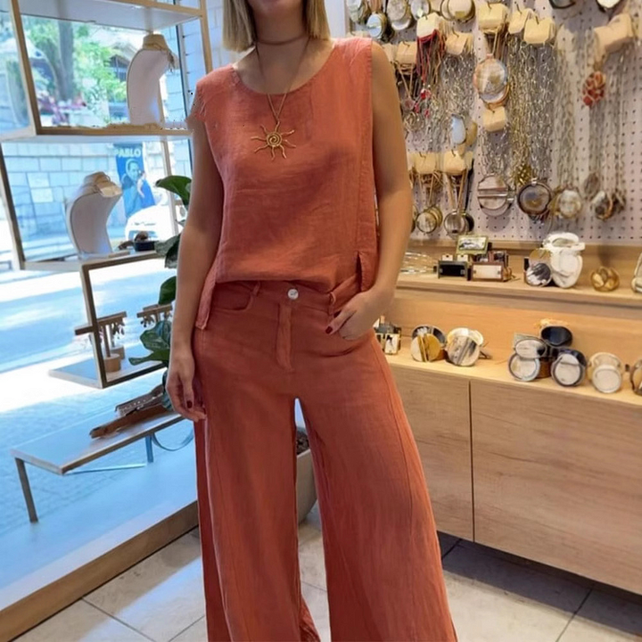 Ensemble deux pièces pantalon et haut col en V