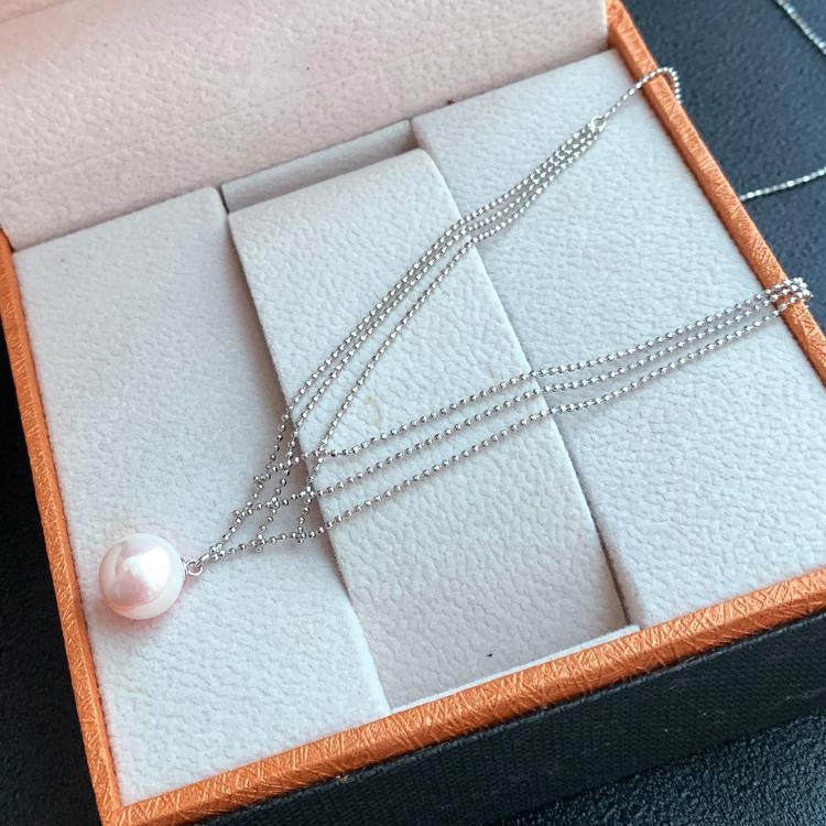 Rang de perles japonaises de luxe au style intemporel