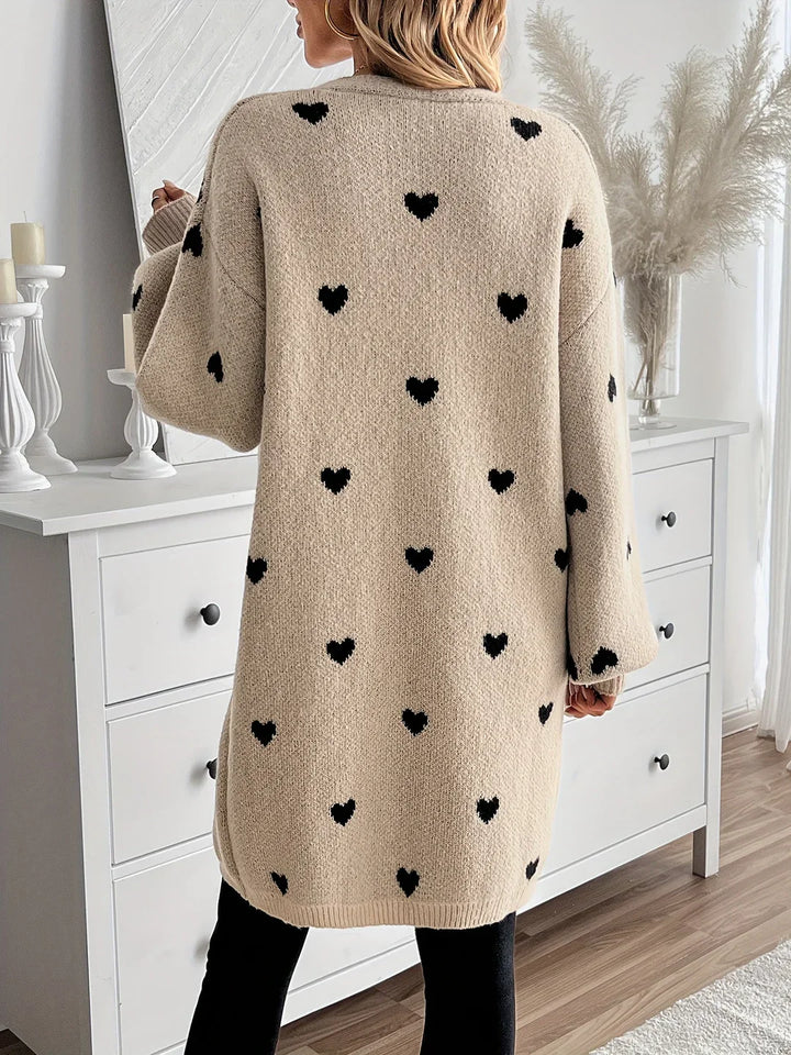 Julia – Cardigan douillet à motif de cœurs