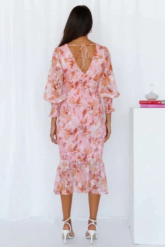 Robe mi-longue à imprimé floral audacieux